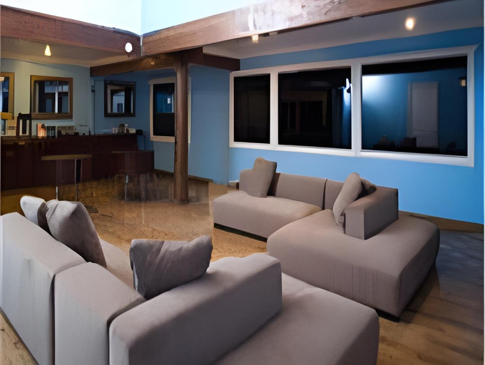 Public Area 2, Hummingbird Inn, Ventura