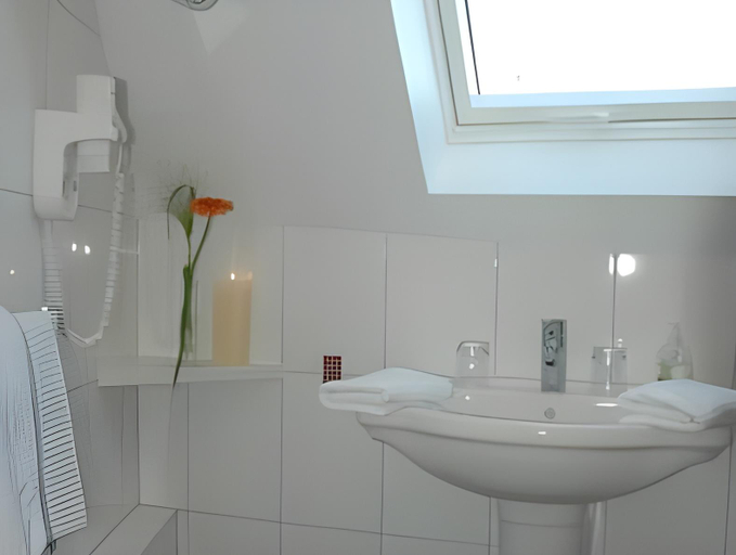 Bathroom 3, Hotel Neumaier, Wesel
