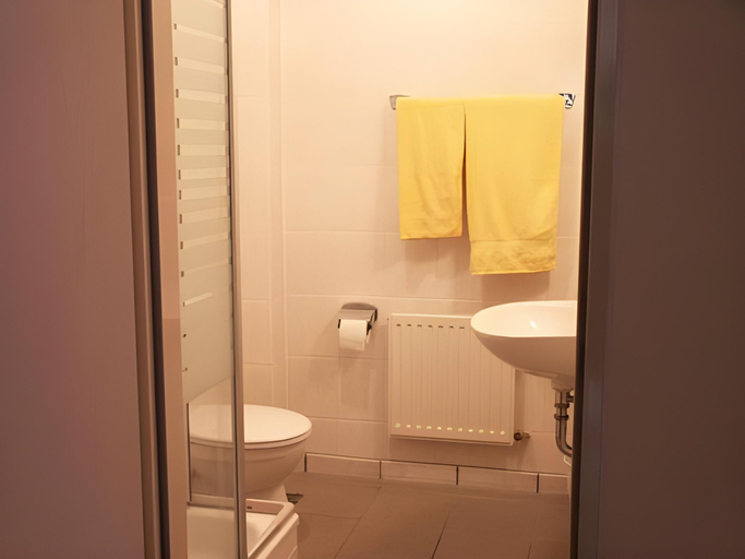 Bathroom 4, Hotel Haus Kaiser, Mönchengladbach