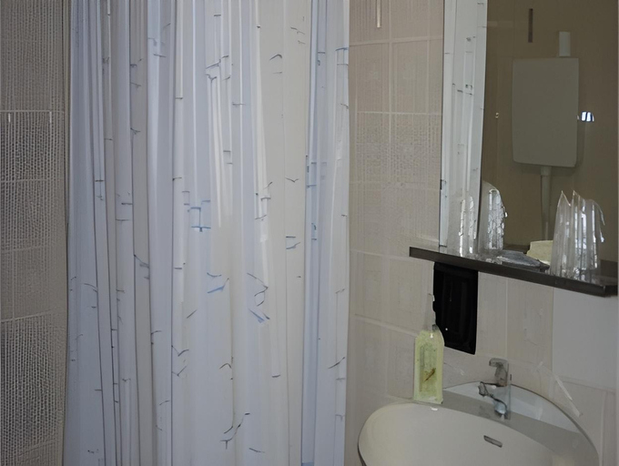 Bathroom 2, Hotel Provenza, Imperia