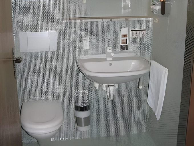 Bathroom 3, Hotel und Restaurant Nehrener Hof, Tübingen