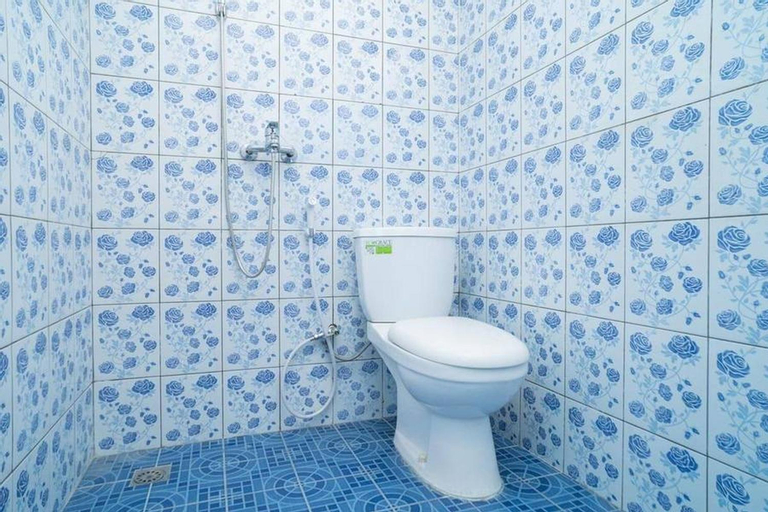 Bathroom 12