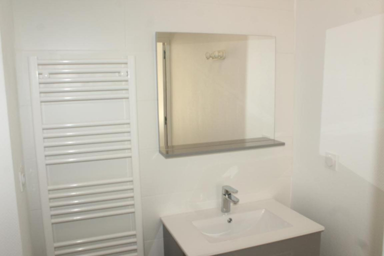 Bathroom 3, Residence Le Crystal Dinard Plage, Ille-et-Vilaine