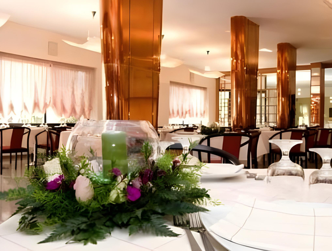 Food & Drinks 5, Hotel 90, Bari