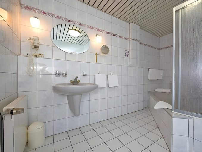 Bathroom 4, Astoria Hotel Essen, Essen
