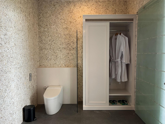 Bathroom 7