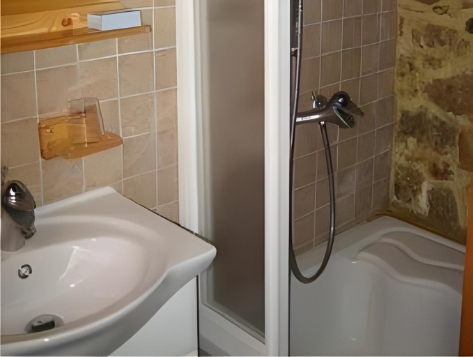 Bathroom 3, Apartments Salvezani, Split