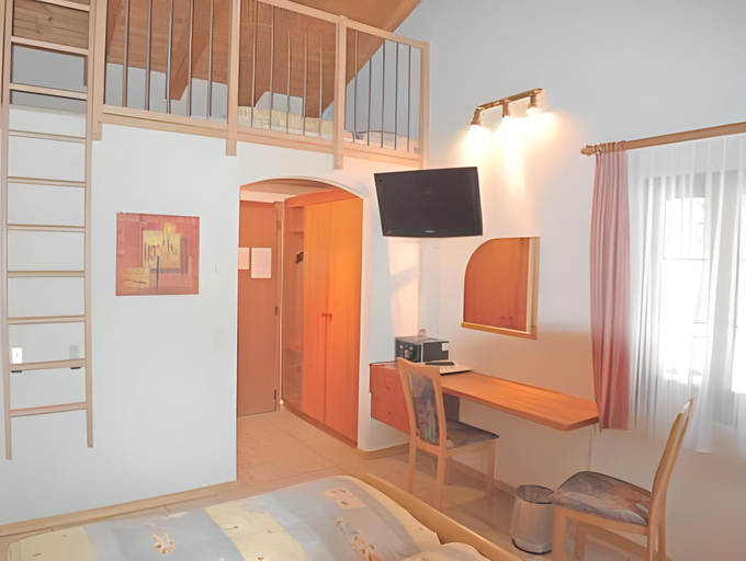Bedroom 3, Hotel Astoria, Goms