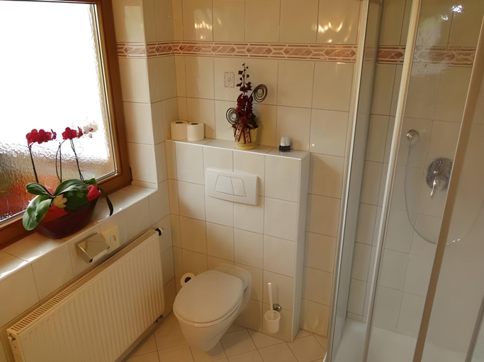 Bathroom 5, Hotel Theresia, Schwaz
