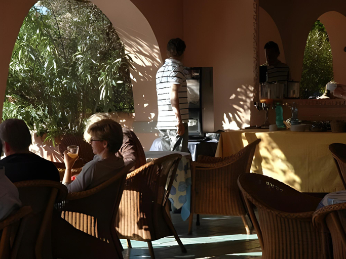 Food & Drinks 3, Residence Fenicia, Cagliari