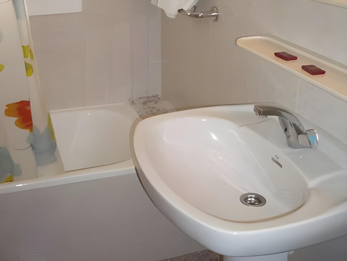 Bathroom 5, Hotel Paradis, Tarragona
