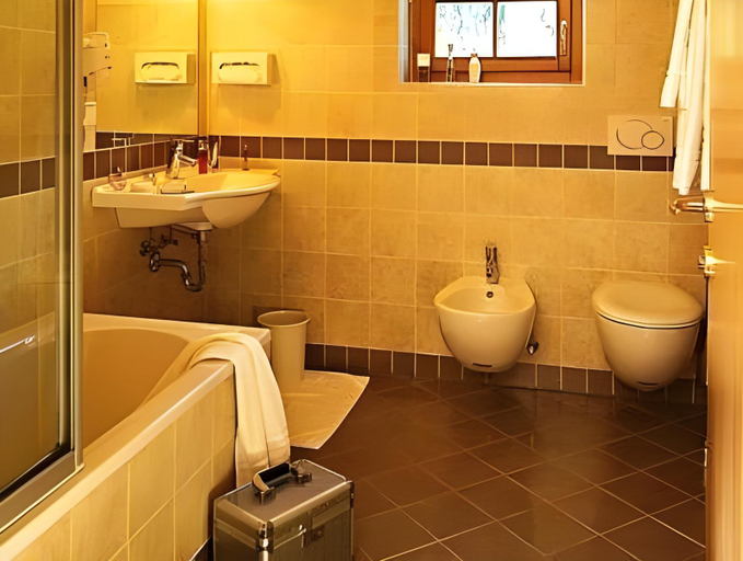 Bathroom 3, Hotel Seerast, Bolzano