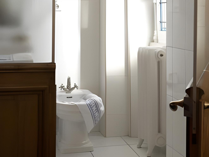 Bathroom 3, Hôtel Terminus, Lot