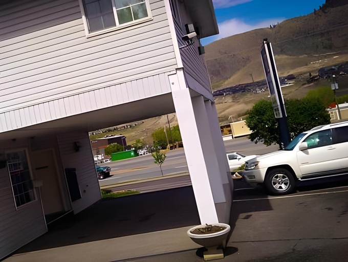 Others 4, Kings Motor Inn, Thompson-Nicola