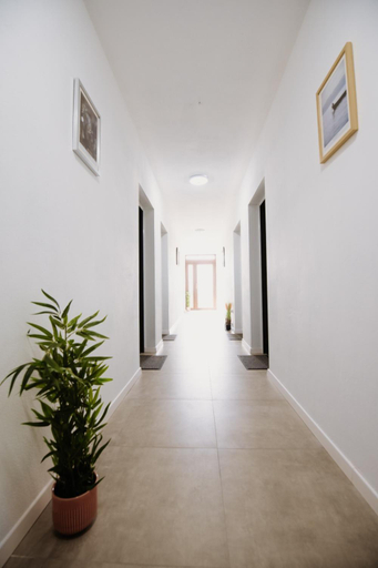 Public Area, Suzanne Baile Figa- camere hotel, Beclean