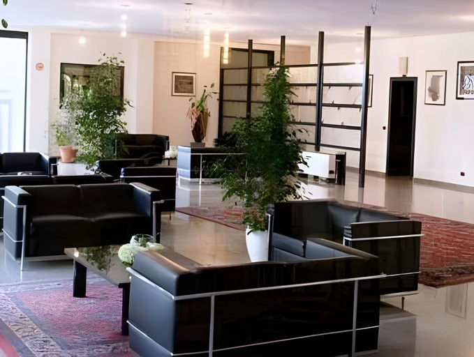 Others 2, Hotel 90, Bari