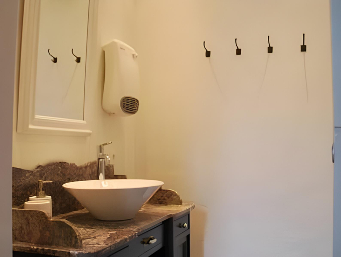 Bathroom 3, La Maison au Puits, Tarn