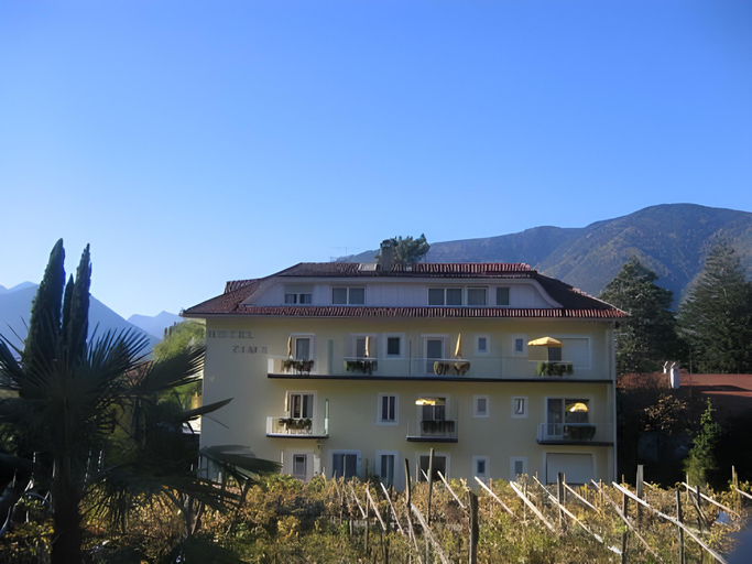 Others 5, Hotel Zima, Bolzano