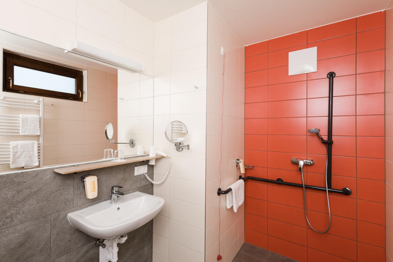 Bathroom 2, Jufa Hotel Graz-Sud, Graz