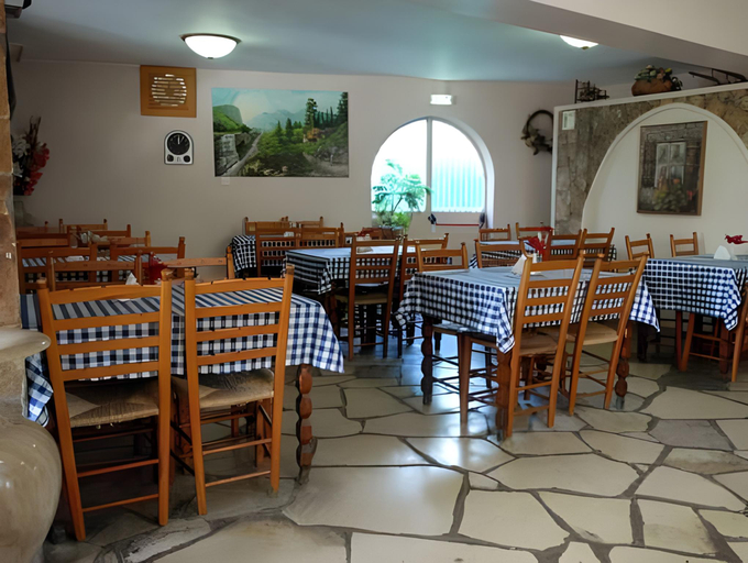 Others 4, Le Village Hotel