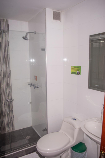 Bathroom, Hotel Milan, Duitama