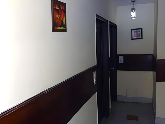 Others 3, Hotel Gold Palace, West