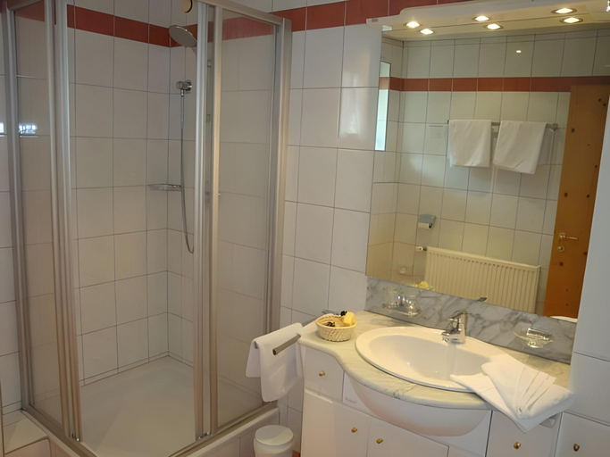Bathroom 4, Hotel & Appartements Alpenresidenz Viktoria, Innsbruck Land