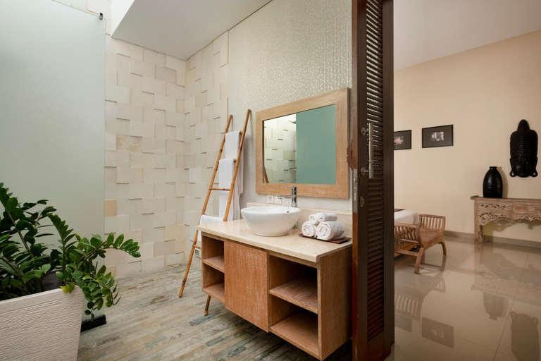 Bathroom 3, Villa Apanya Sanur, Denpasar