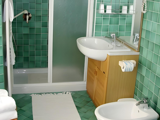 Bathroom 4, Hotel Villa Gaia, Belluno