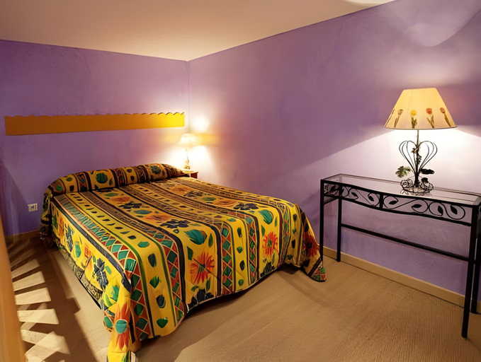 Bedroom 2, Logis auberge du Vigneron, Aude