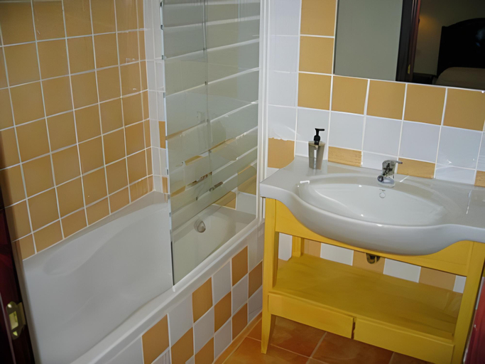 Bathroom 3, Hotel Malaga Picasso, Málaga
