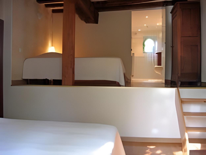 Bedroom 3, Hotel La Croix De Vernuche, Nièvre