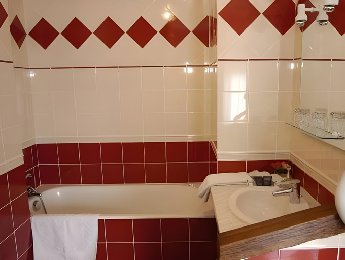 Bathroom 5, La Chaumiere, Cher