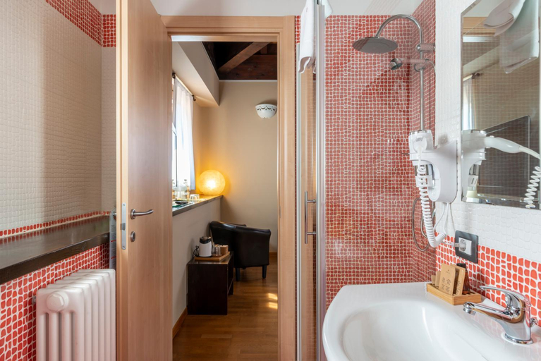 Bathroom 4, Il Lavatoio, L'Aquila
