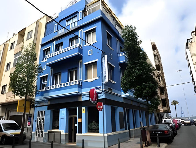 Exterior & Views