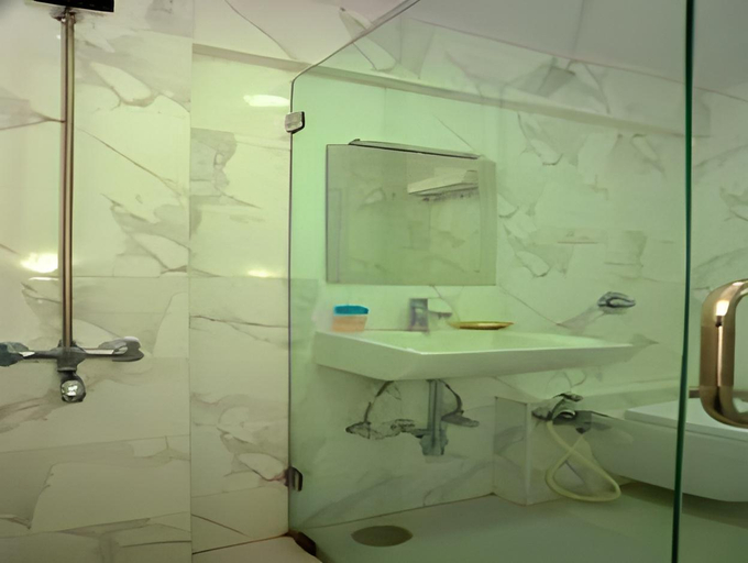 Bathroom, The Ontime Hotel, Mumbai Suburban