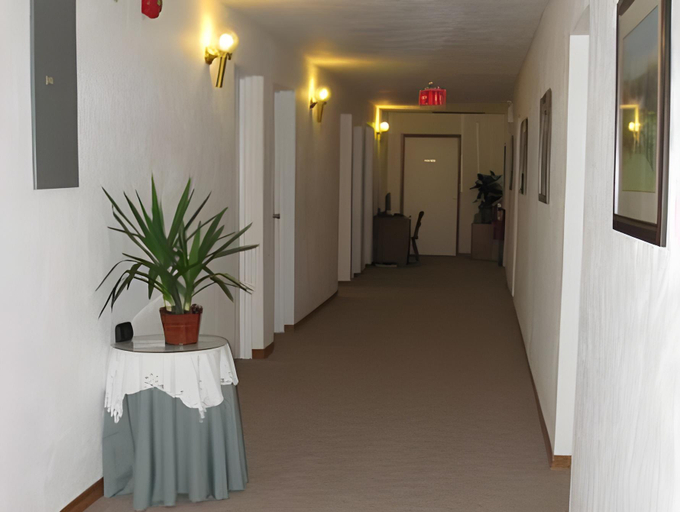 Others 5, Atlantic Motel, Westmorland