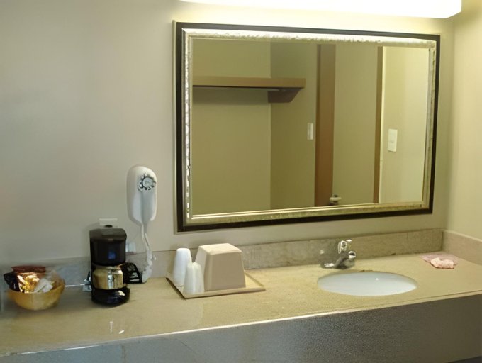 Bathroom 3, Continental Inn and Suites Nacogdoches TX SFA University Downtown, Nacogdoches