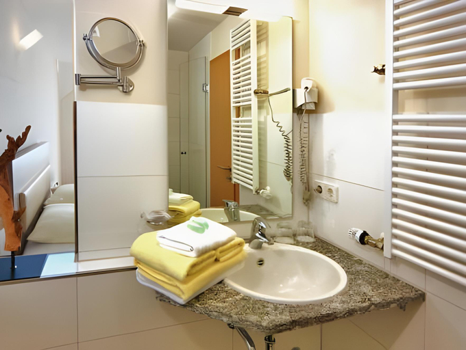Bathroom 3, Boutiquehotel Zur Winzerstube, Bodenseekreis