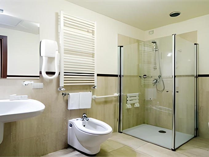 Bathroom 4, Grand Hotel & Riviera, Lucca