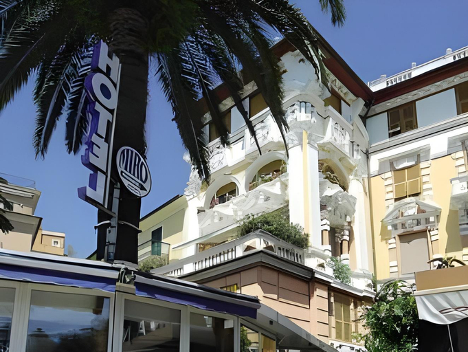 Others 4, Hotel Mirò, Genova
