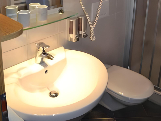 Bathroom 4, Hotel Dreyer, Osnabrück