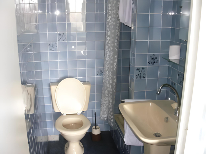 Bathroom 3, Hotel du Littoral, Morbihan