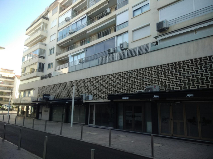 Others 4, Studette Cannes centre, Alpes-Maritimes