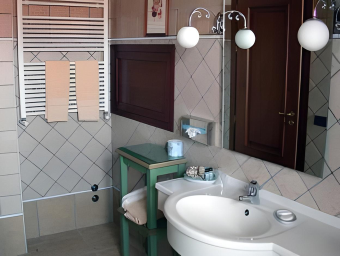 Bathroom 5, Relais Abbazia Santa Anastasia Resort & Winery, Palermo