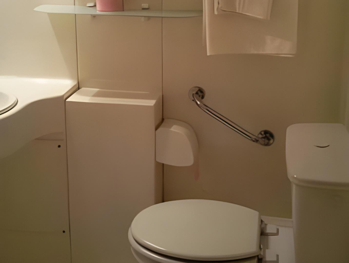Bathroom 5, Kyriad ECO - Anglet Cote Basque, Pyrénées-Atlantiques