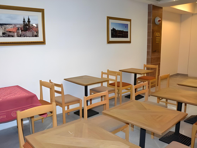 Food & Drinks, OAZA hotel, Praha 4