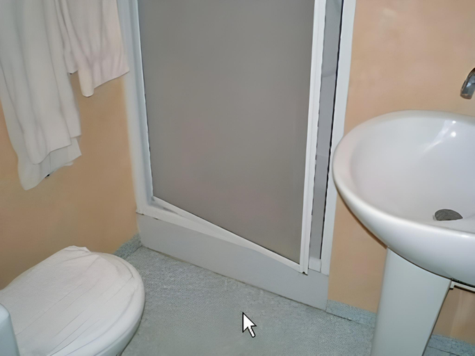 Bathroom 4, Le Cheval Blanc, Loiret