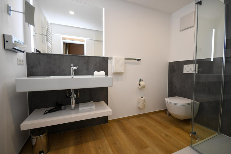Bathroom 4, Seegasthof Hotel Hois N Wirt, Gmunden