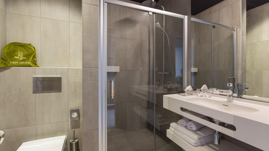 Bathroom 10